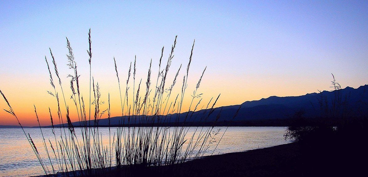 Нежный рассвет на озере Иссык-Куль - GalLinna Ерошенко