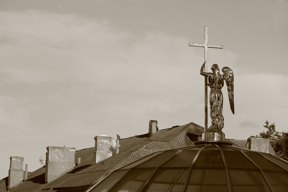 Ангел над крышами города - Владимир Марков