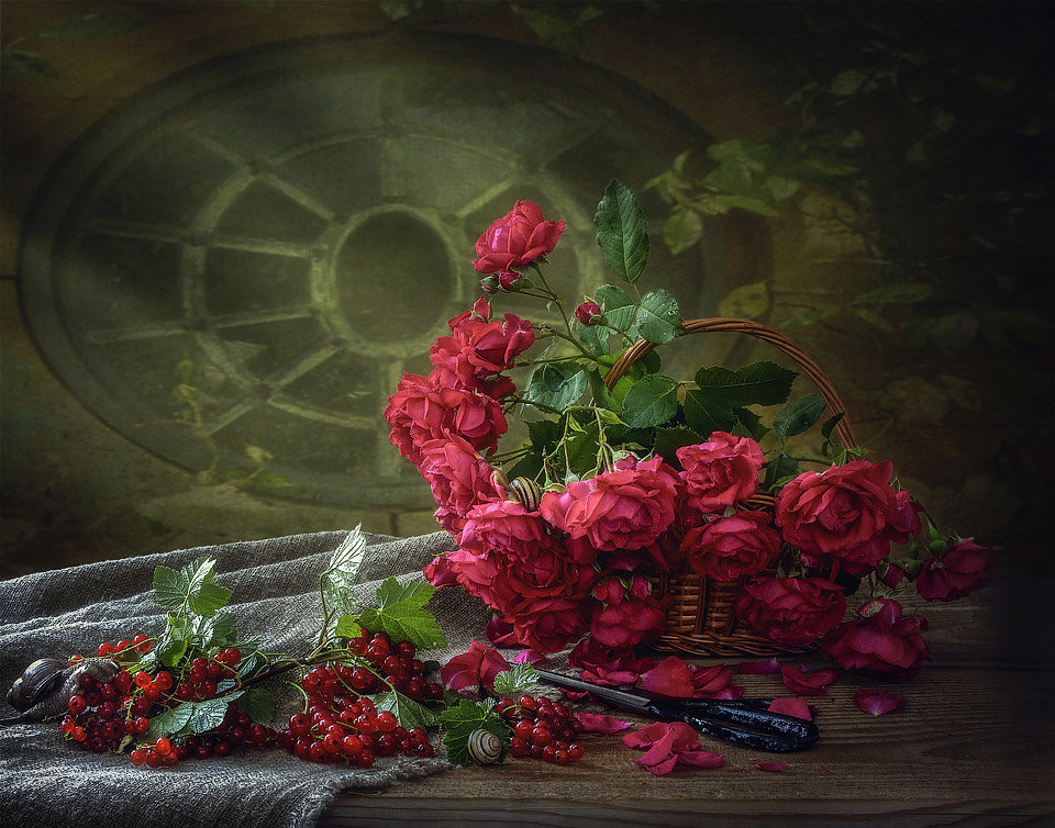 Натюрморт с садовыми розами - Ирина Приходько