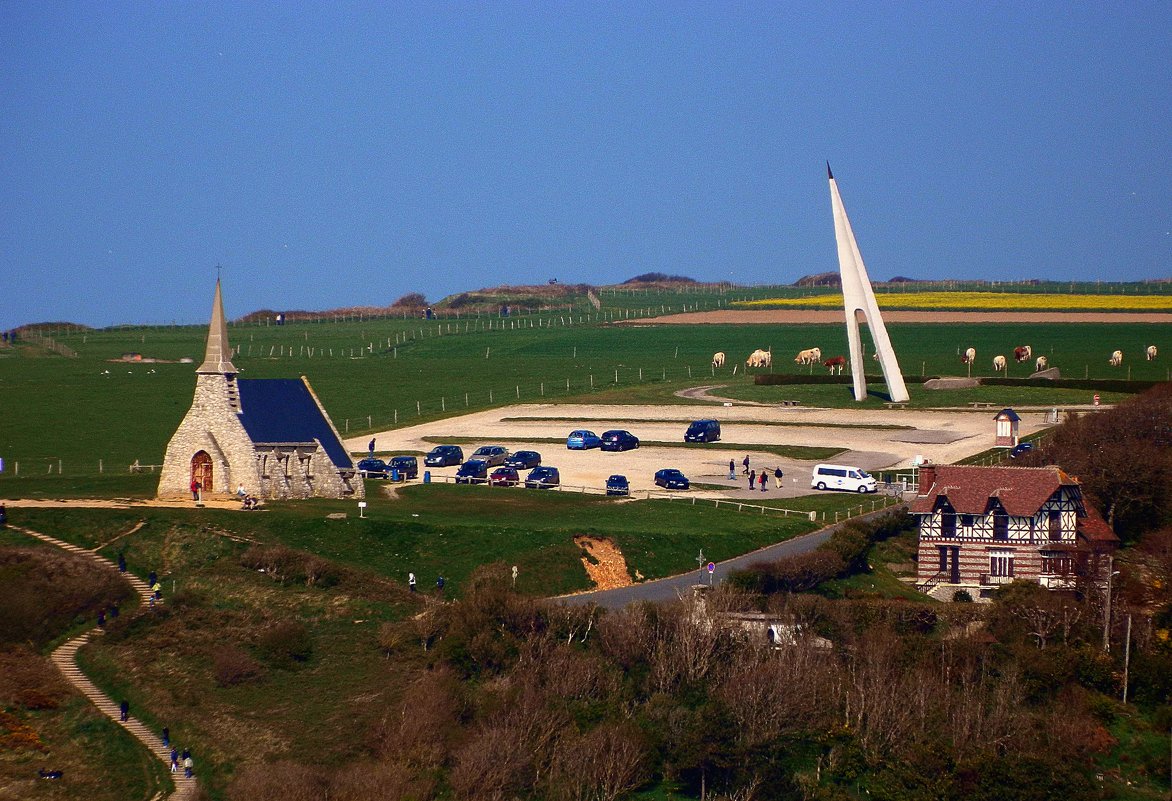 часовня La Chapelle Notre-Dame de la Garde и памятник летчикам - Александр Корчемный