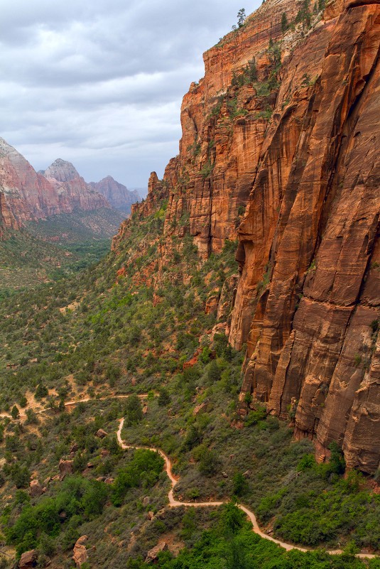 Beginnig of trail to Angels Landing - Евгения Лысцова