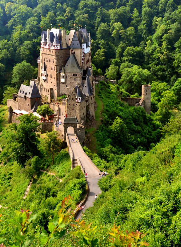 Burg Eltz - человечик prikolist