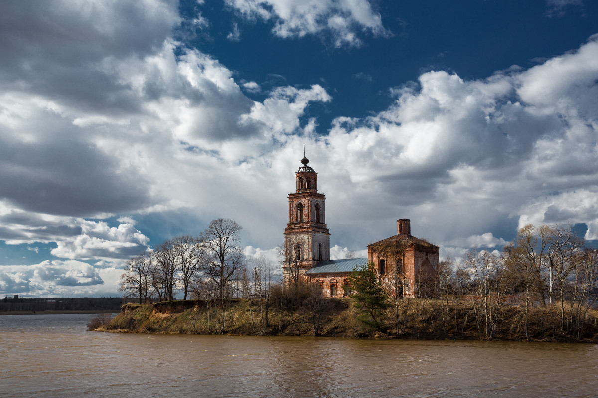 Храм на берегу реки - Антон Лебедев