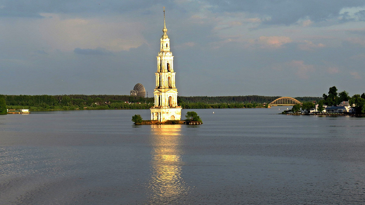 Колокольня Николаевского собора в Калязине