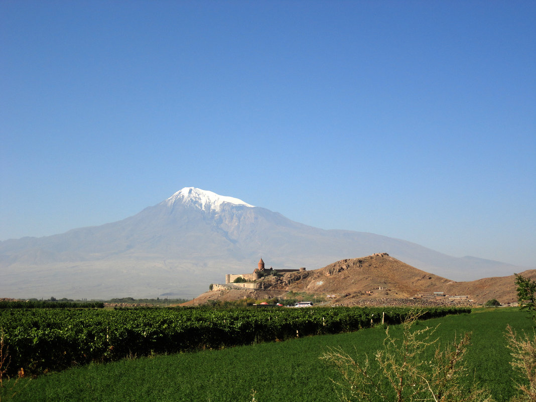 Монастырь Хор Вирап на фоне Арарата. Армения. Khor Virap on the background of Mount Ararat. Armenia - Юрий Воронов