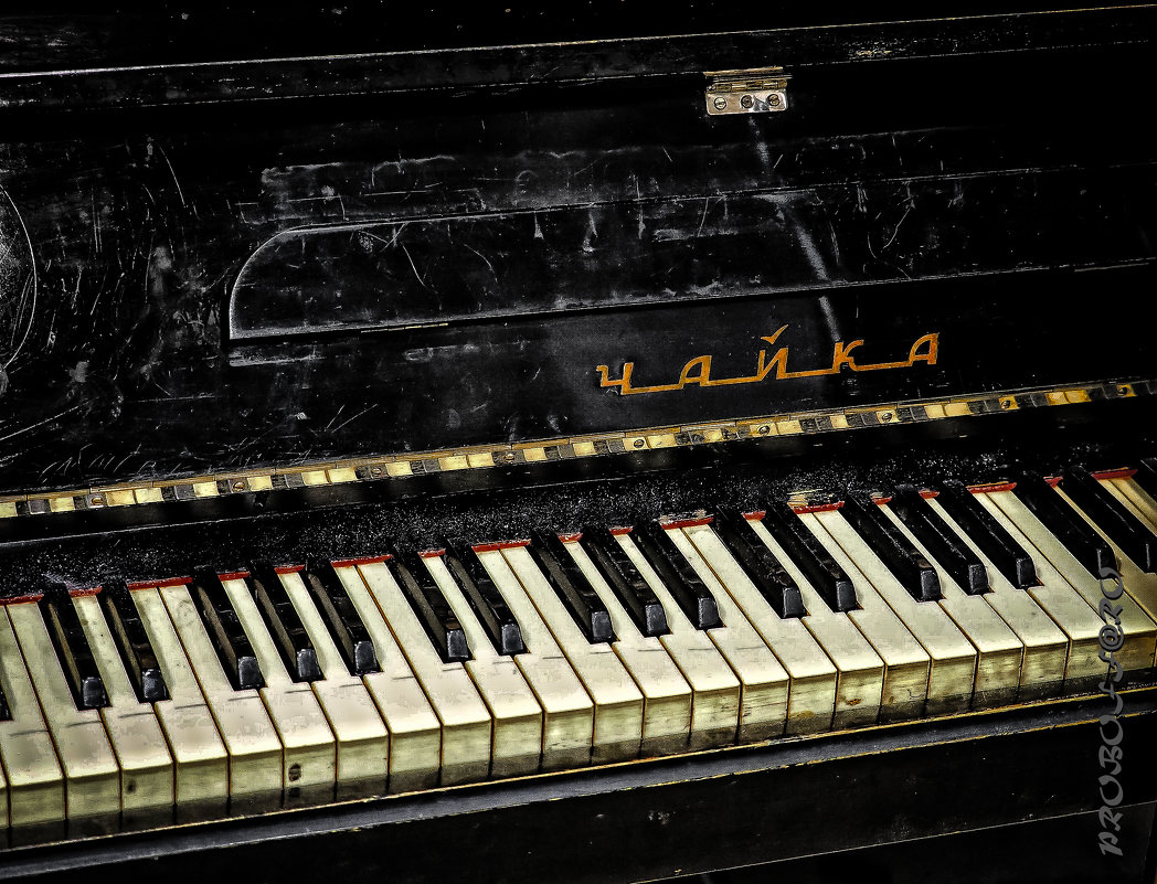 Фрагмент старого пианино - PRoBoF- Feofannen