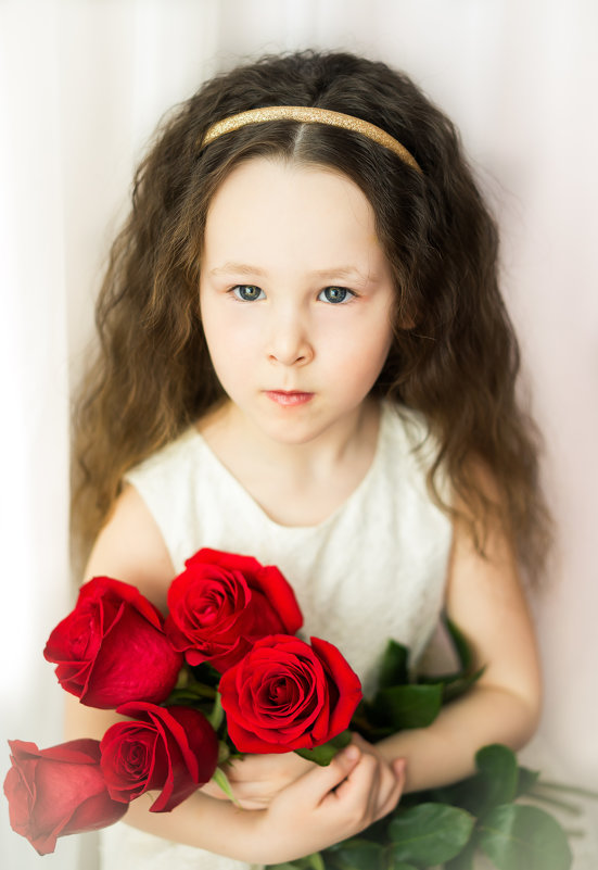 Девочка с розами - Ирина Вайнбранд
