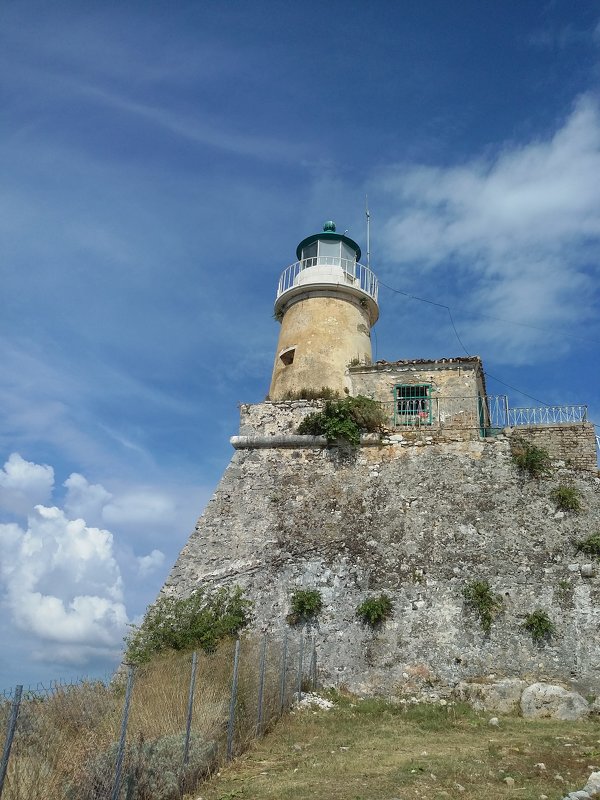 Старинный островной маяк. Греция - Валерий Подорожный