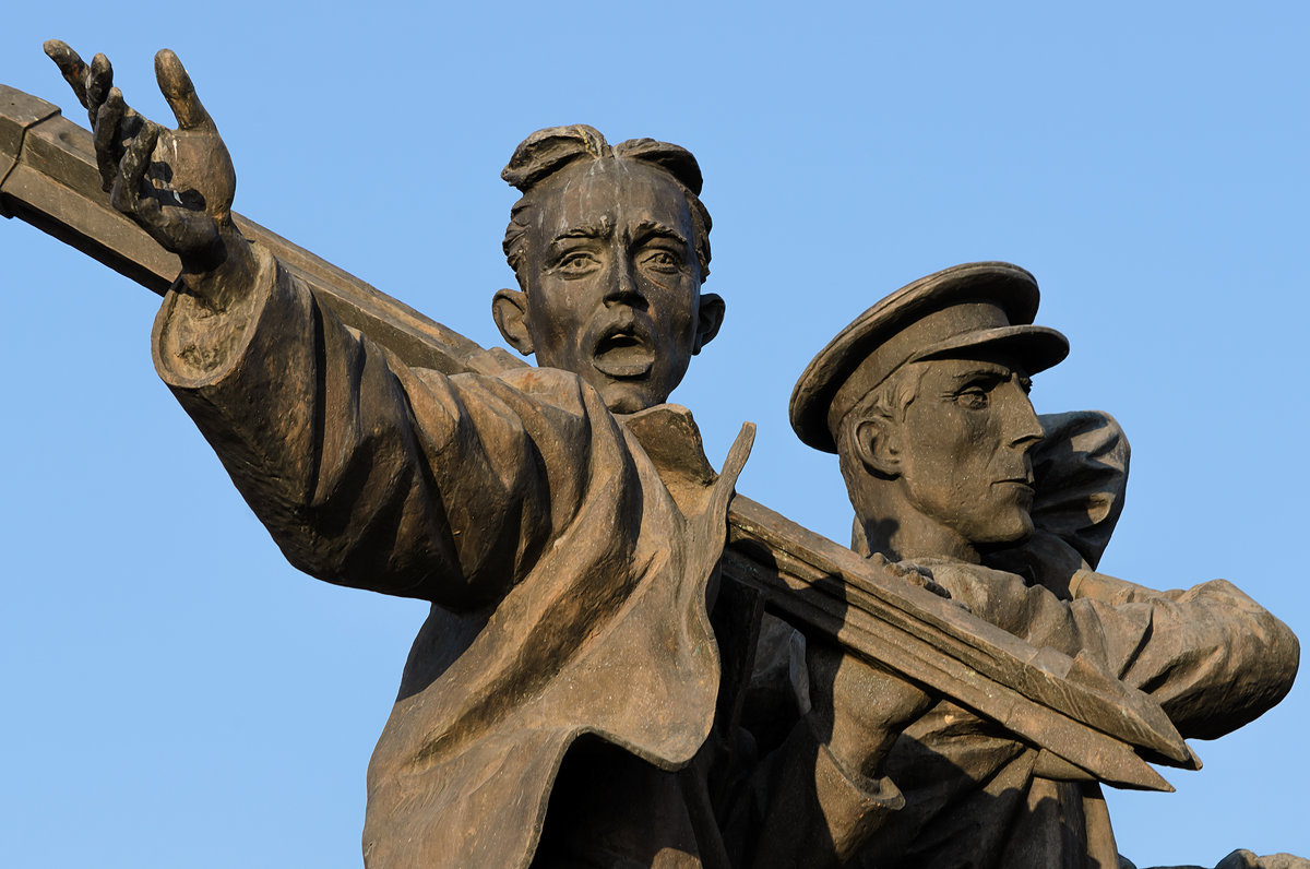 Фрагмент памятника Первостроителям Комсомольска-на-Амуре. - Виктор Иванович Чернюк