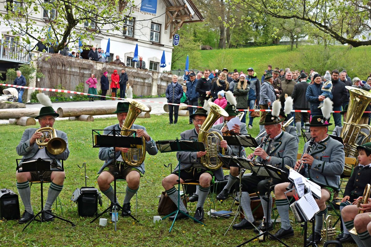 Первомайский праздник в Вессобрунн,  в Германии, в земле Бавариu... - Galina Dzubina