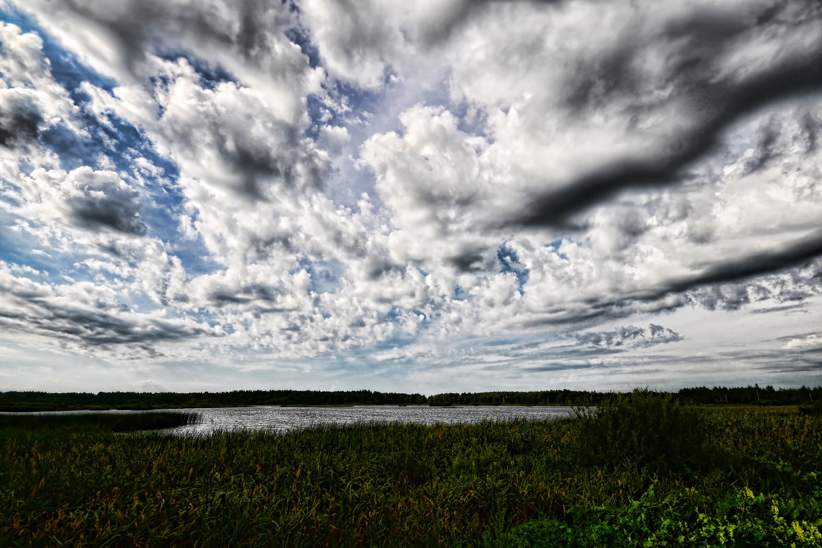 лесное озеро и облака - Владислав Кравцов
