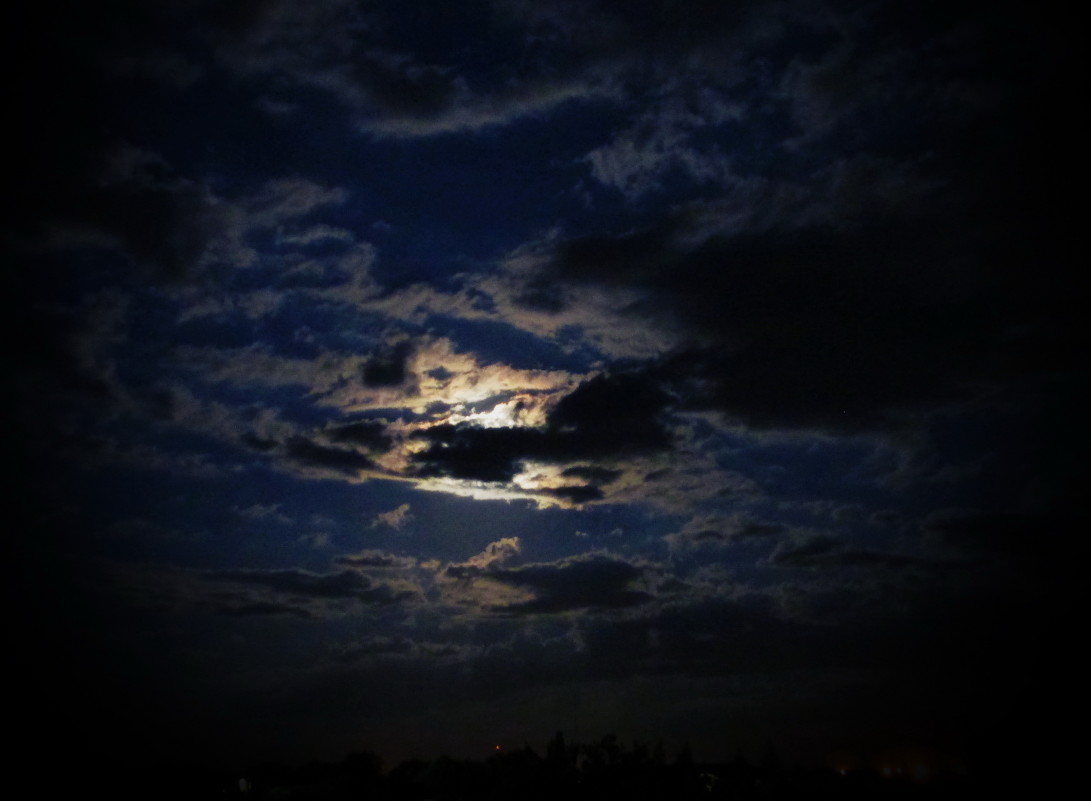 Луна в облаках - Анна Бойнегри