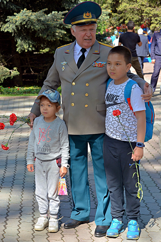 Фото на память с ветераном... - Асылбек Айманов