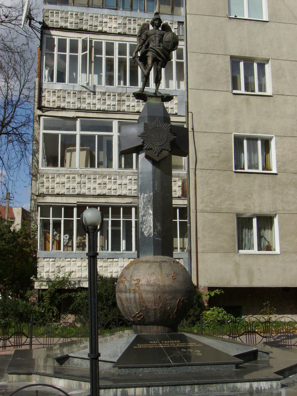 Памятник   погибшим   полицейским   в   Ивано - Франковске - Андрей  Васильевич Коляскин