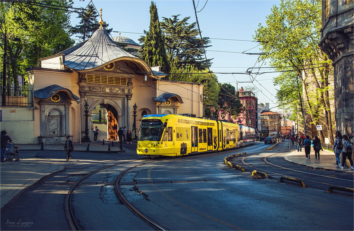 Метро-трамвай на улице старого города Стамбула - Ирина Лепнёва