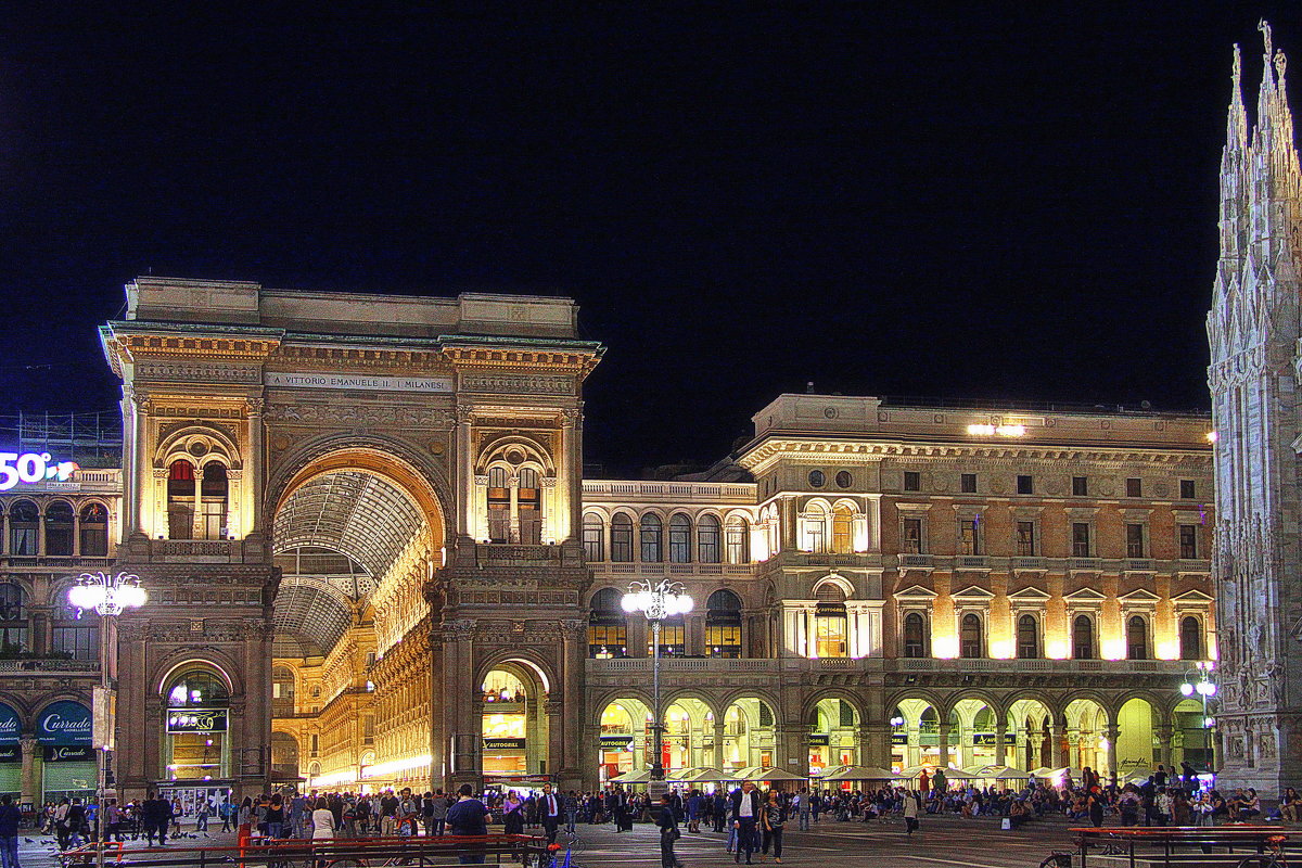 Piazza Duomo после полуночи (серия - в Миланской ночи) - M Marikfoto