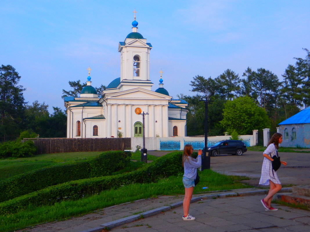 Церковь у парка - Юрий Николаев