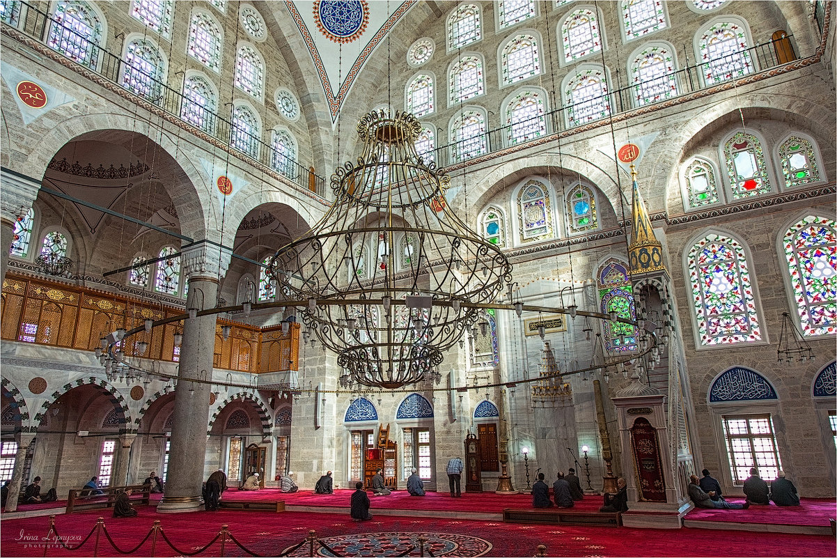 Интерьер мечети Михримах султан в Стамбуле - Ирина Лепнёва