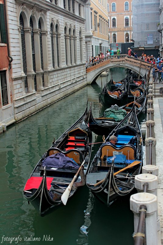 Italia Canal a Venezia - Fotografo di moda e modella.