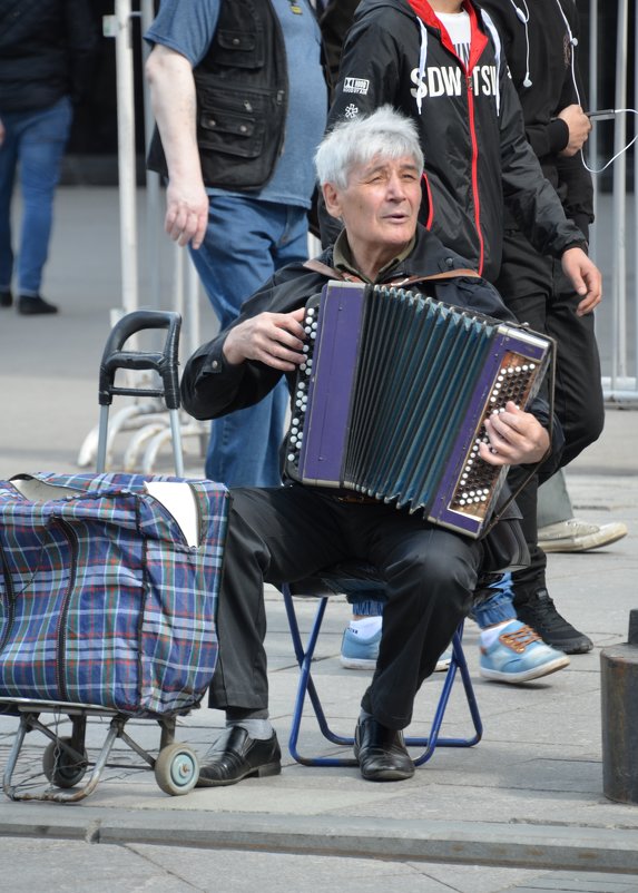 Уличный музыкант. - Oleg4618 Шутченко
