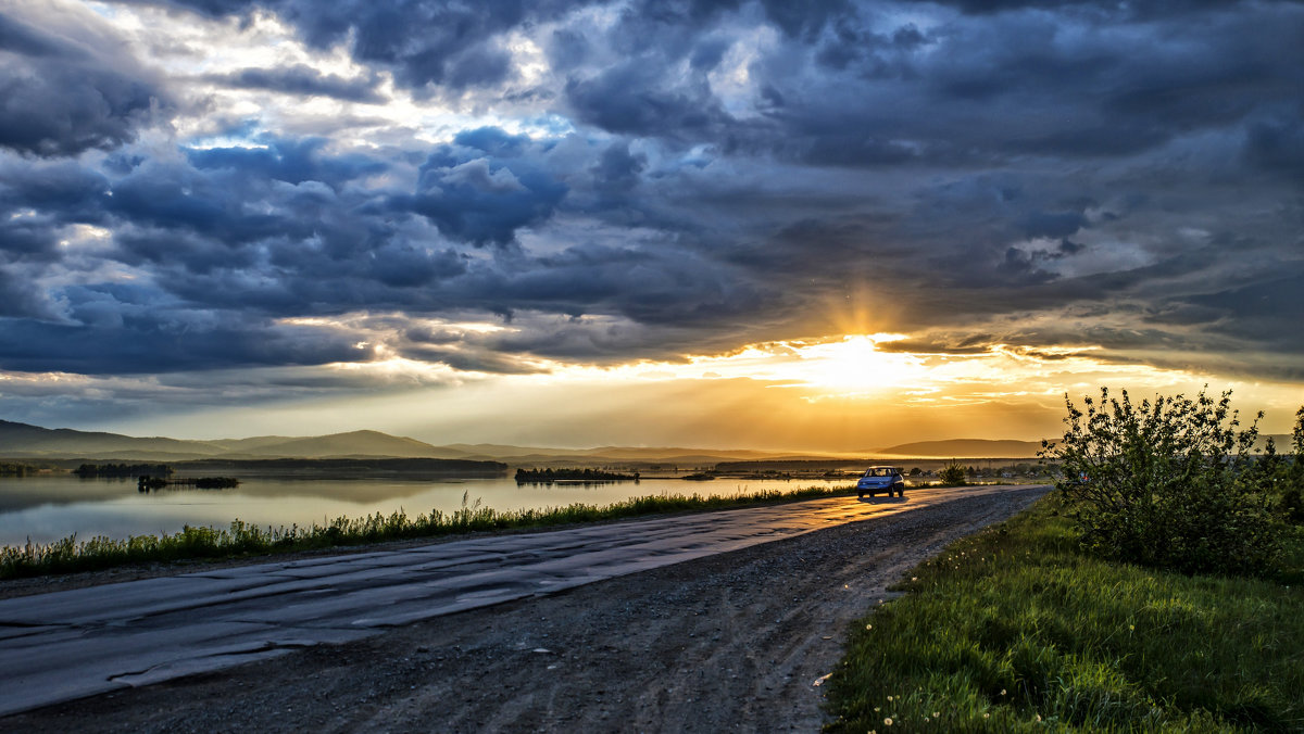 Sunset on the road - Dmitry Ozersky