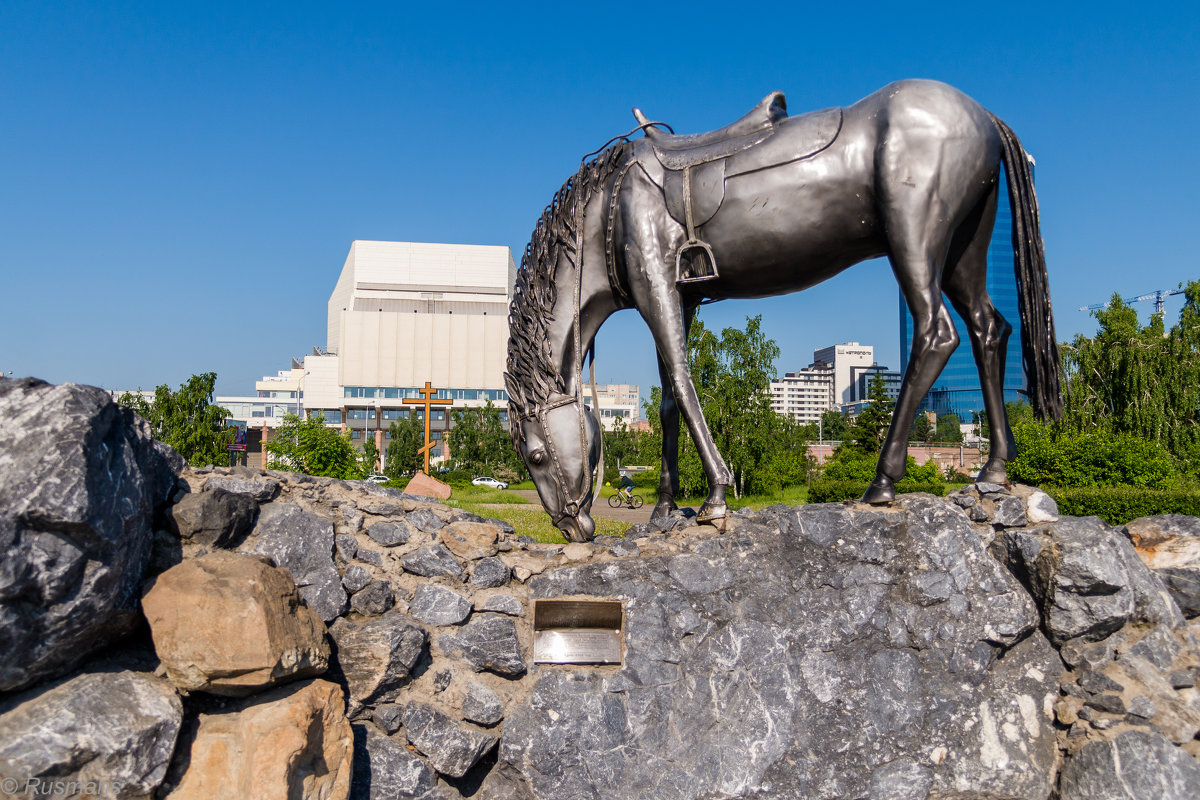 Памятник "Лошадь белая" - Ruslan 