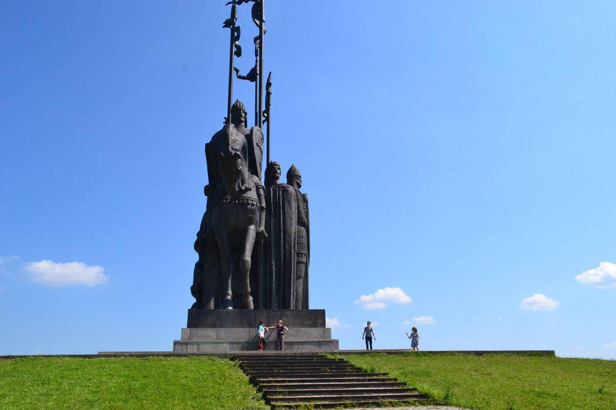 Псков. Монумент "Ледовое побоище" - Igor Osh