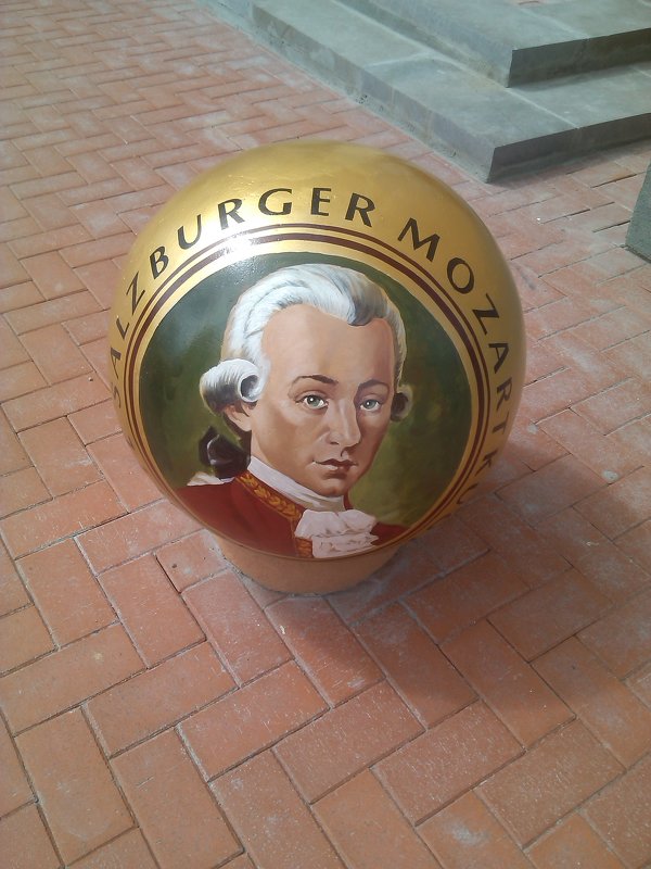 Шар с портретом Моцарта на Мюнстерской улице в Рязани - Tarka 