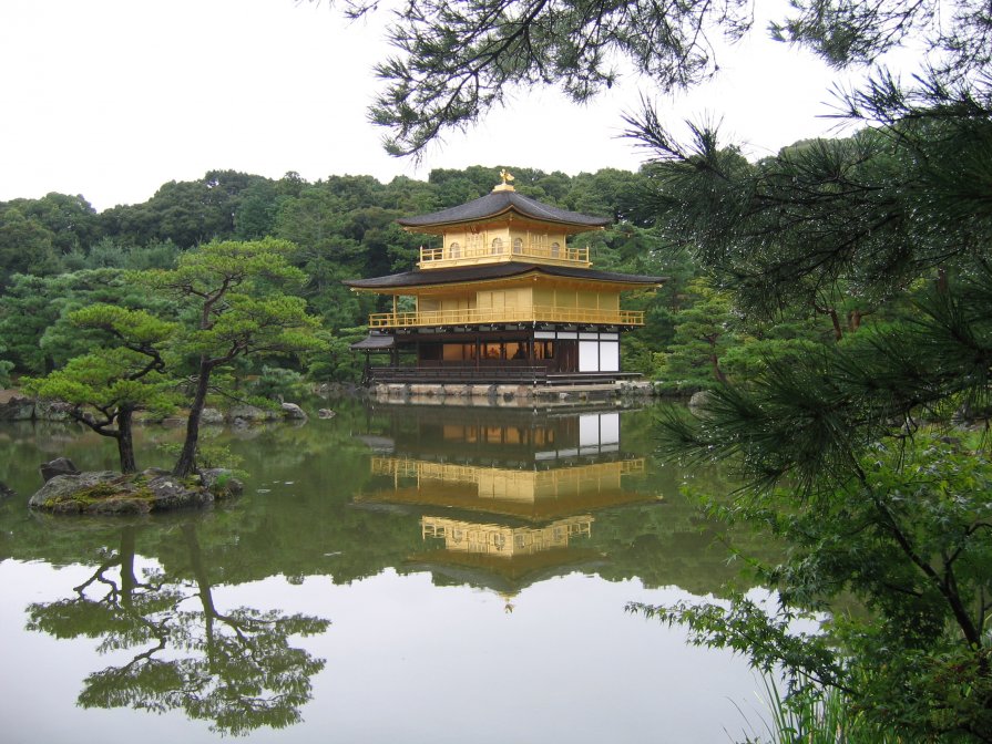 Киото, Япония. Золотой павильон после дождя - Alexander Zzz...