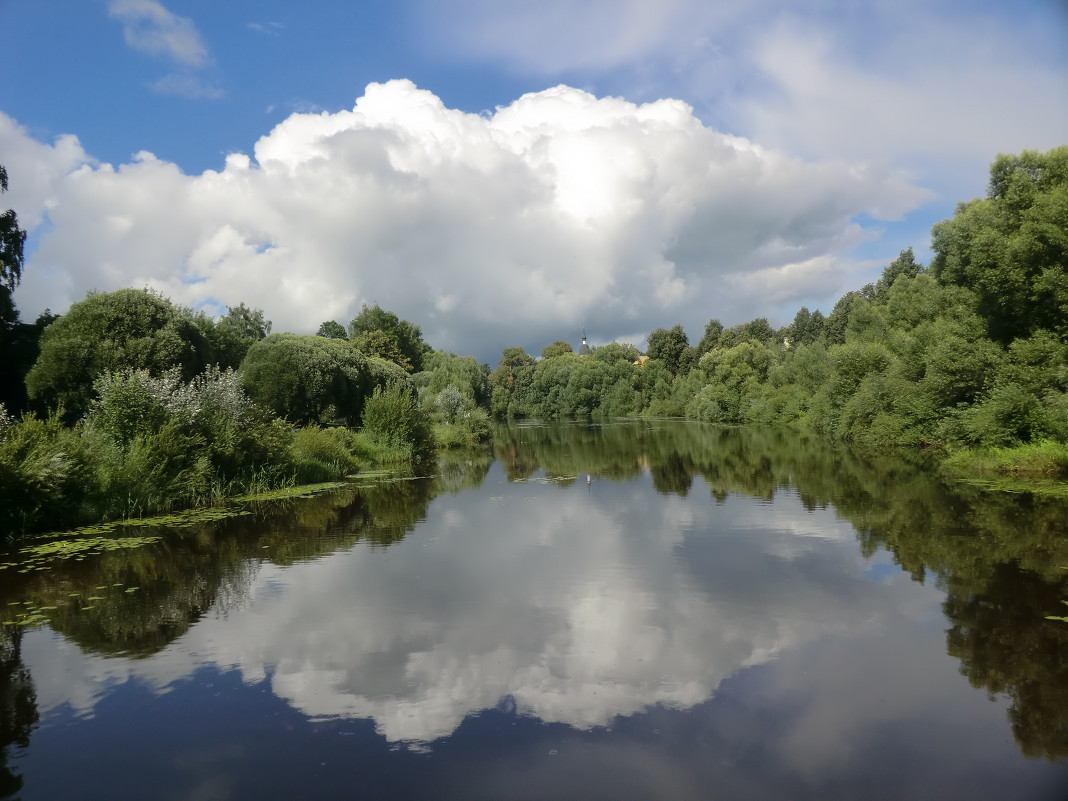 Облака (отражение в воде)... - Владимир Павлов