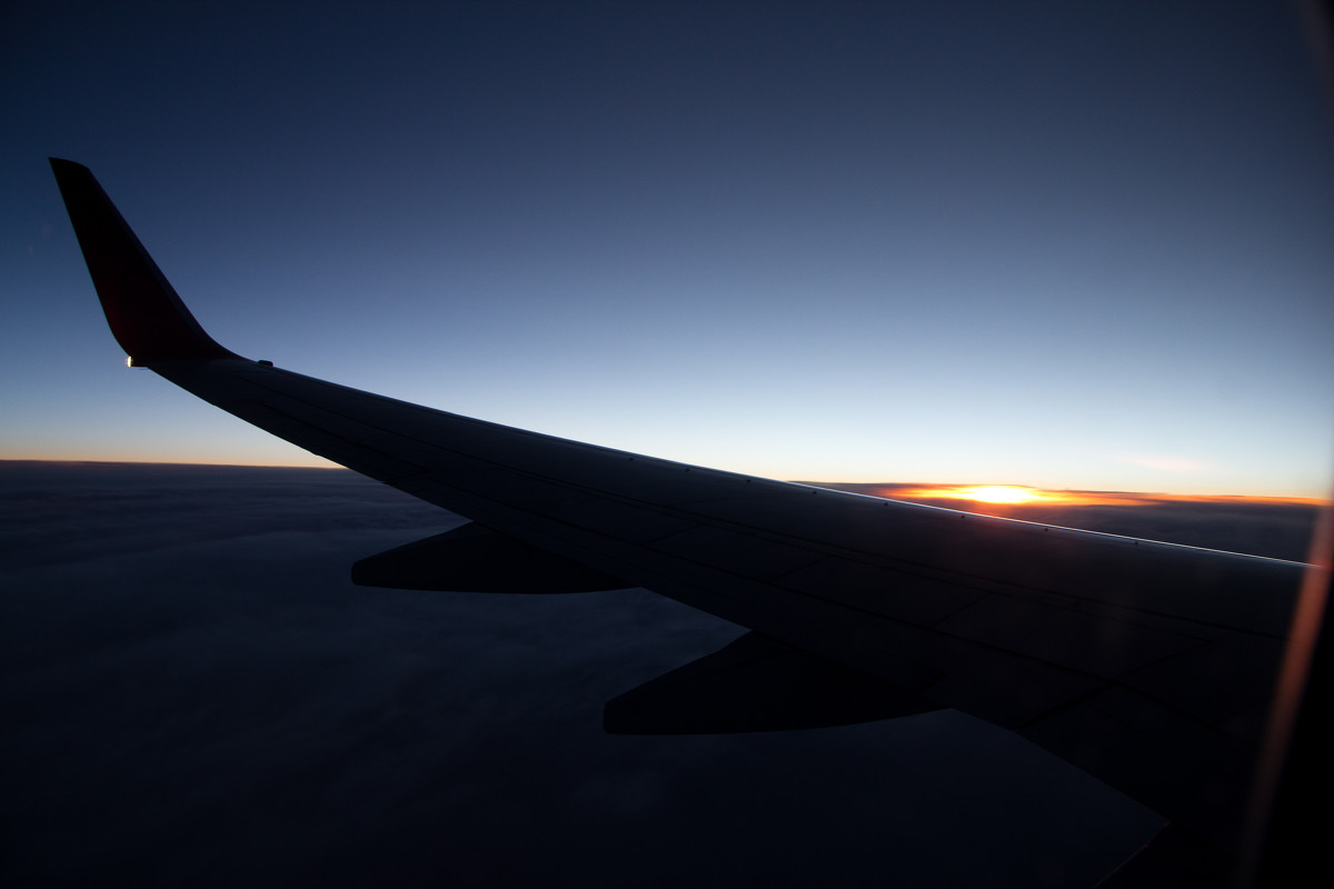 Рассвет с высоты 11000 метров (из-под облаков) - Илья Кузнецов