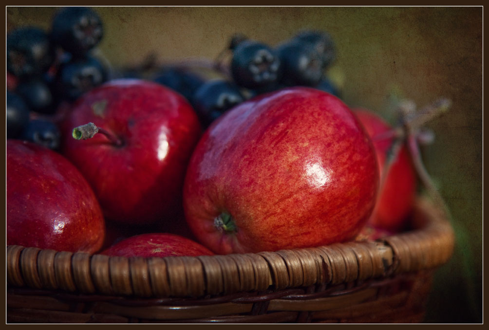 Натюрморт с яблочками - Татьяна Афанасьева