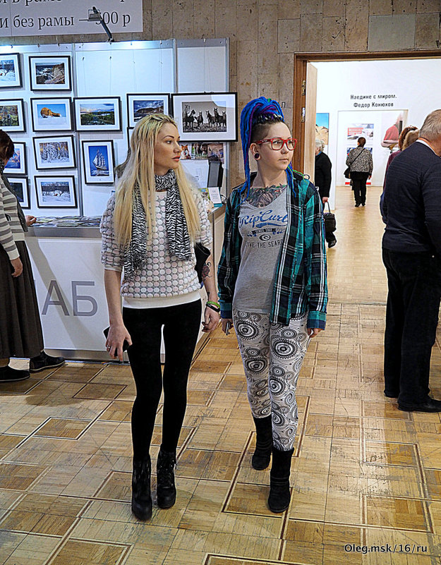 девочки-подружки на фото-выставке - Олег Лукьянов