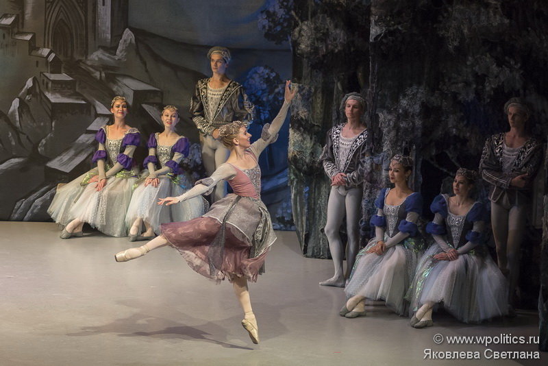 Сцена из балета "Лебединое озеро" - Светлана Яковлева