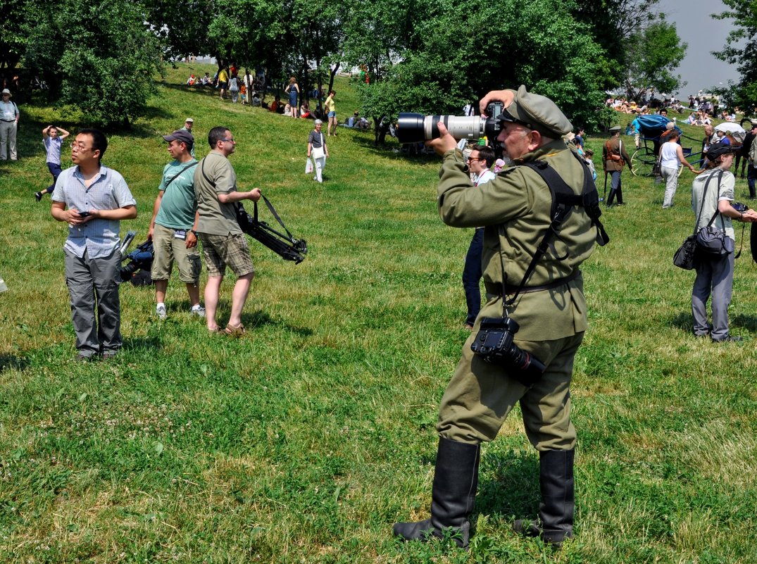 Иван Иванович...военный фотограф ! - Анатолий Колосов