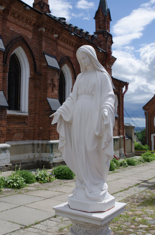 Статуя Божьей Матери - Мария Беспалова