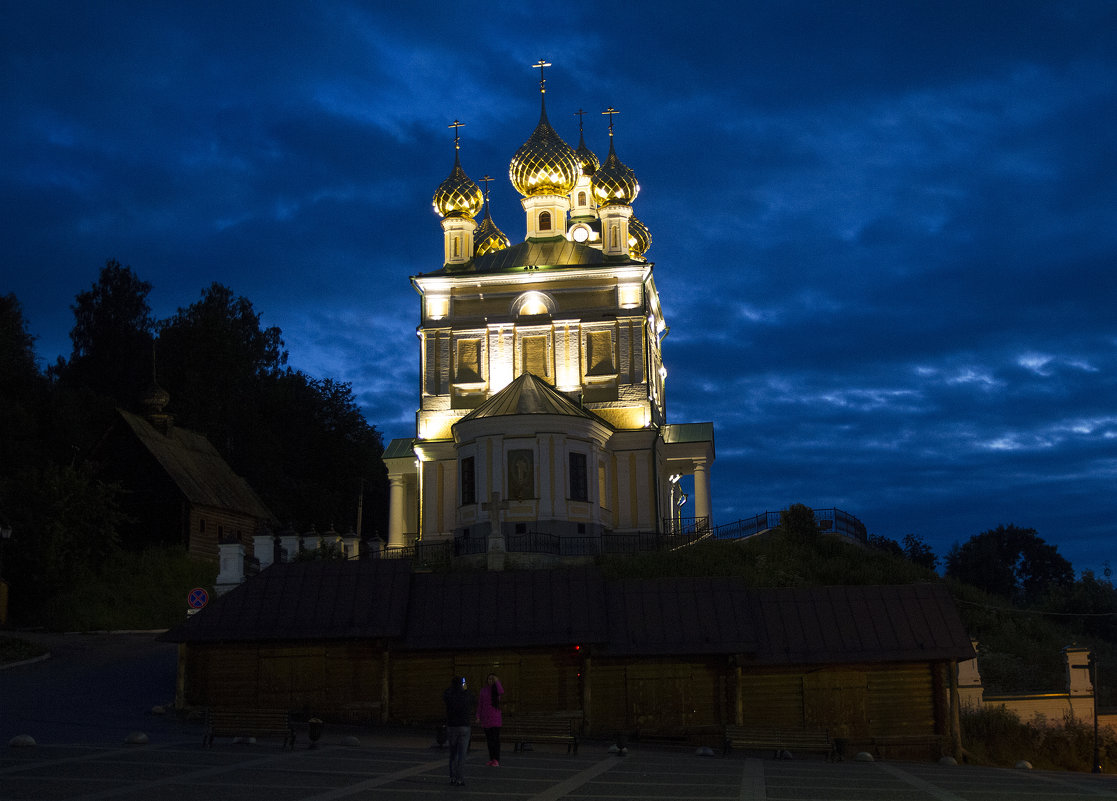 Плёс.Золотые купола Воскресенской церкви - Слава 