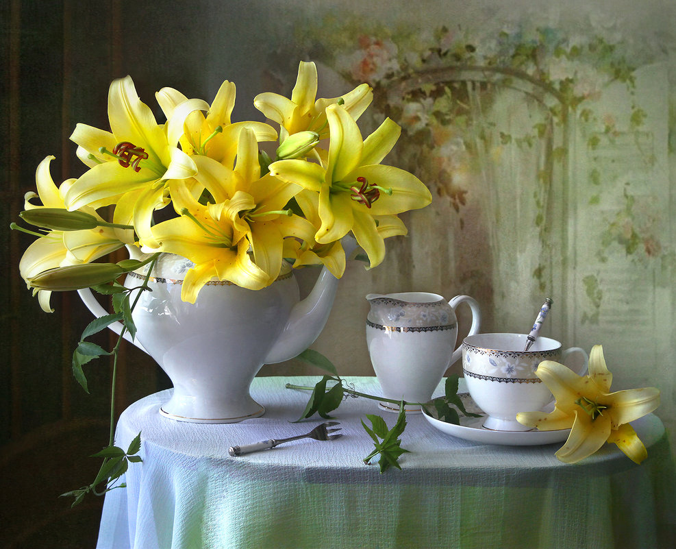 Чайный этюд с жёлтыми лилиями - lady-viola2014 -