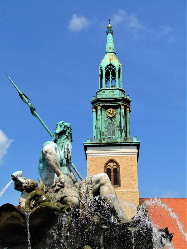 Скульптура городского фонтана и Церковь Святителя Николая - spm62 Baiakhcheva Svetlana