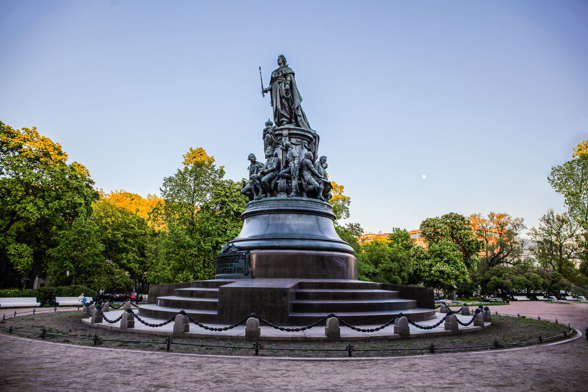Памятник Екатерине Великой в Петербурге - Василий Голод