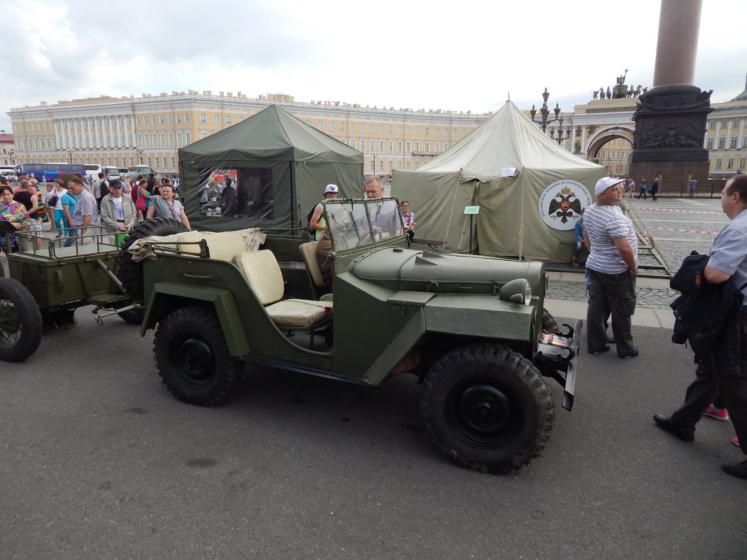 Парад боевой техники времен ВОВ в С.Петербурге - Виктор Егорович