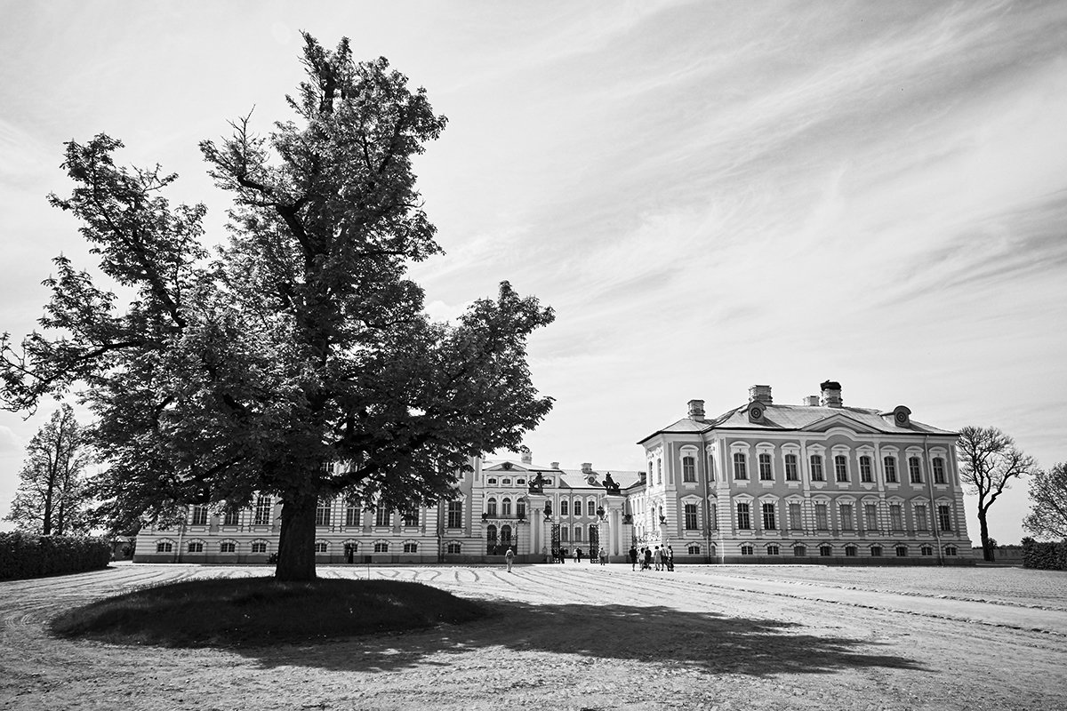 Прогулка по старому дворцу - Genych Bartkus