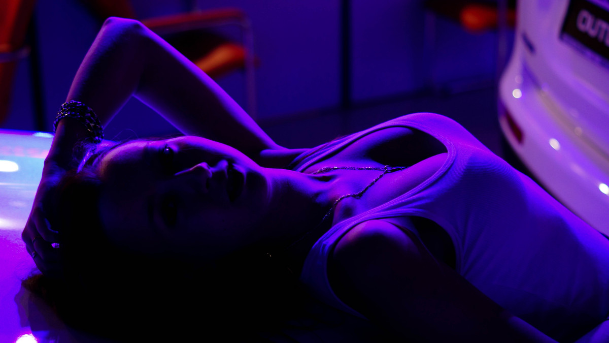 Секс На Фиолетовой Кровати Мужа И Жены