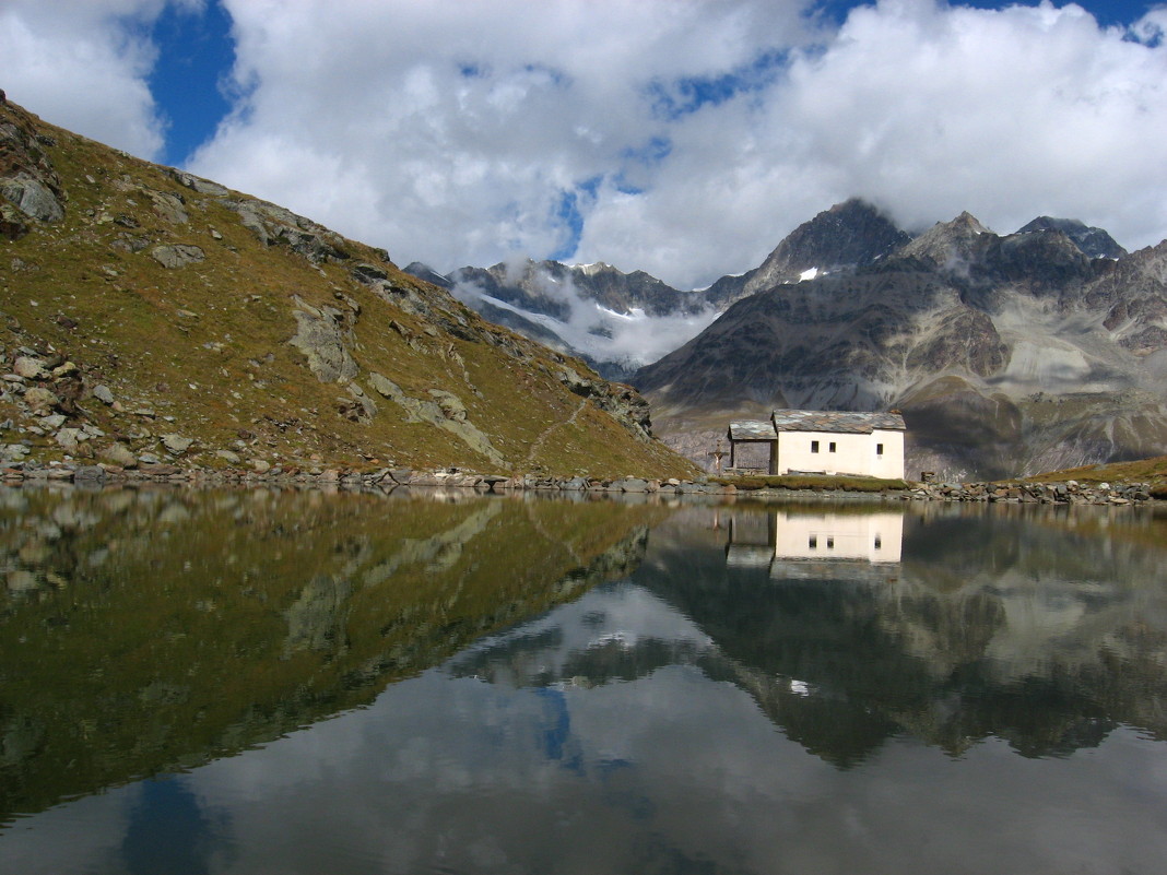озеро у подножия горы Маттерхорн, Швейцария - Дмитрий Родышевцев