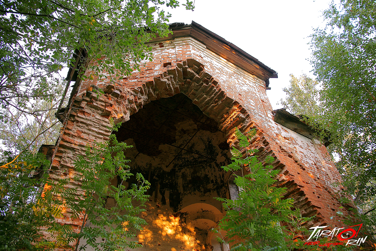 Развалины церкви - Сергей Тараторин