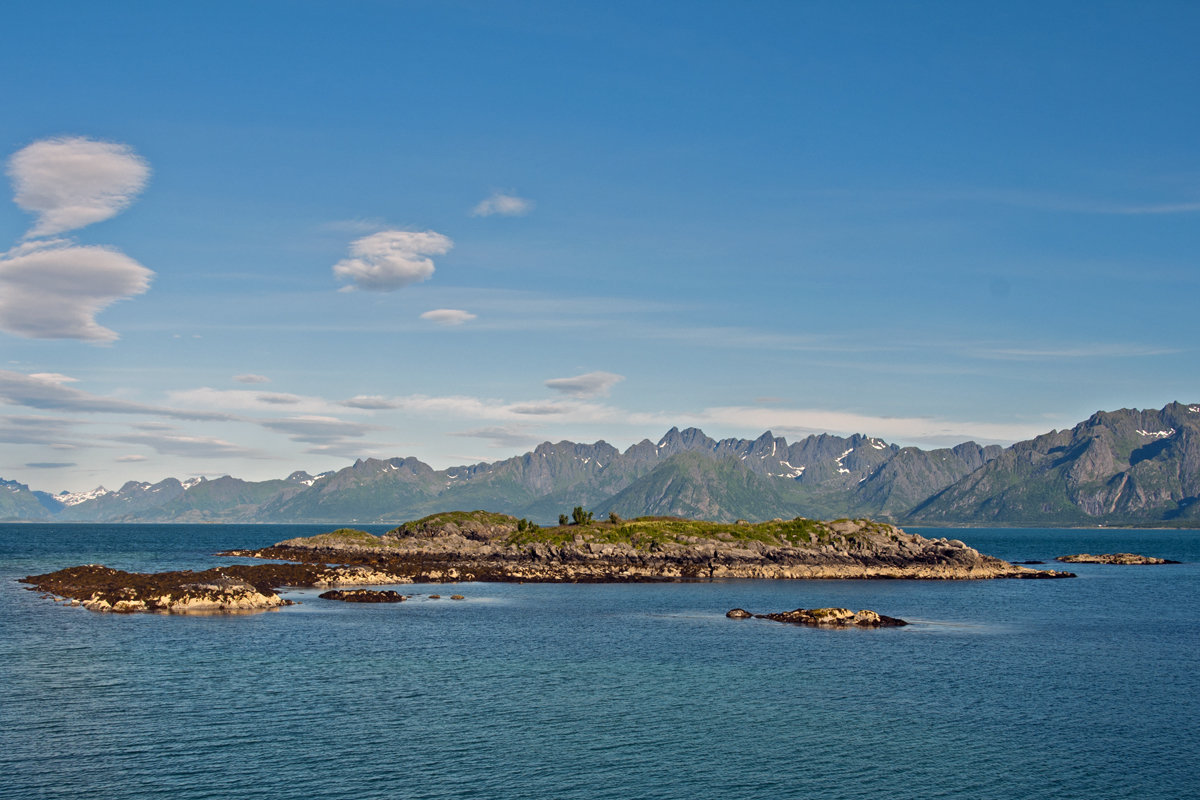 Far away - Lofoten Islands - Roman Ilnytskyi