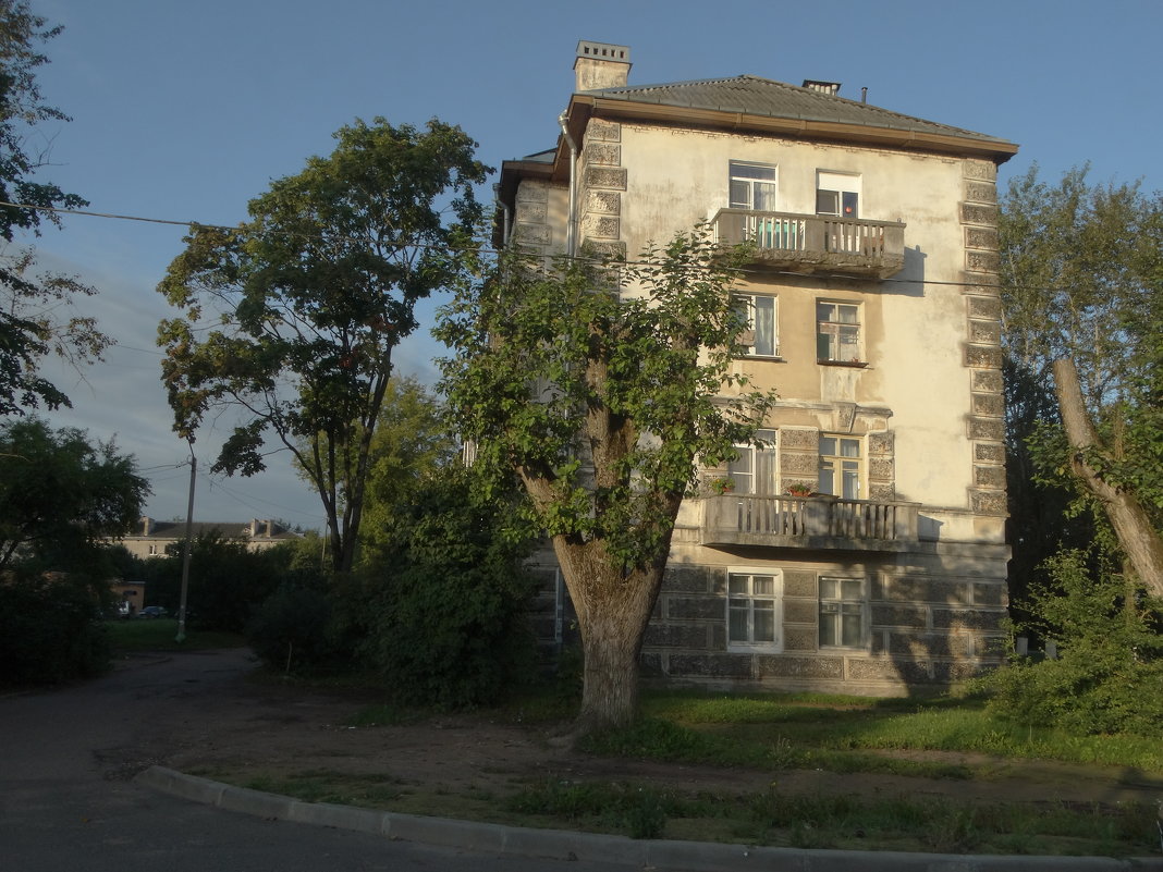 утро в городе - Михаил Жуковский