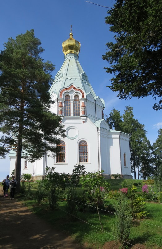 На холме церковь святителя Николая - Светлана Петошина