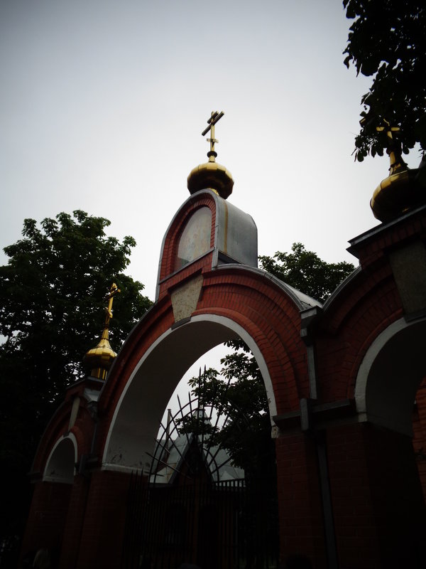 Ворота в православную церковь в городе Нарва. (Эстония). - Светлана Калмыкова