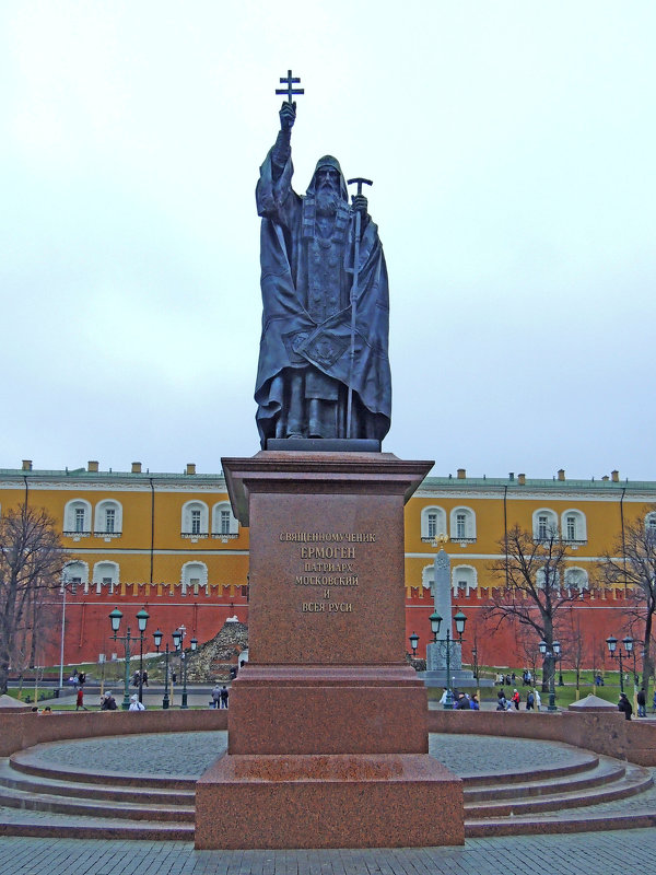 Памятник священномученику Ермогену, патриарху Московскому и всея России, в Александровском саду - Александр Качалин